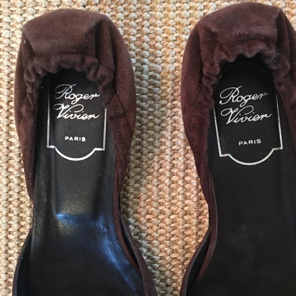 Roger Vivier -Paris- Brown Suede Flats - Picture 12 of 15